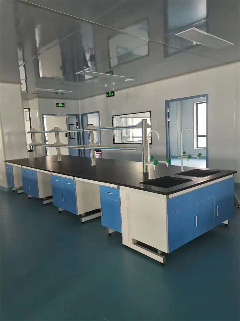 浅蓝色钢木实验台